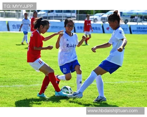 足球明星携子女畅谈成长与梦想的温馨采访